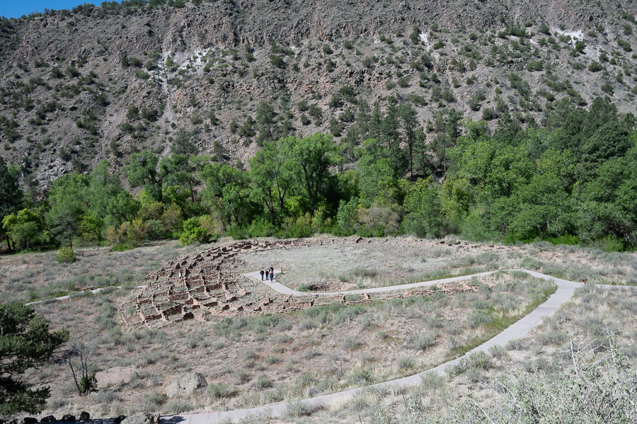 Remains of dwellings built from rocks and carved volcanic rock.