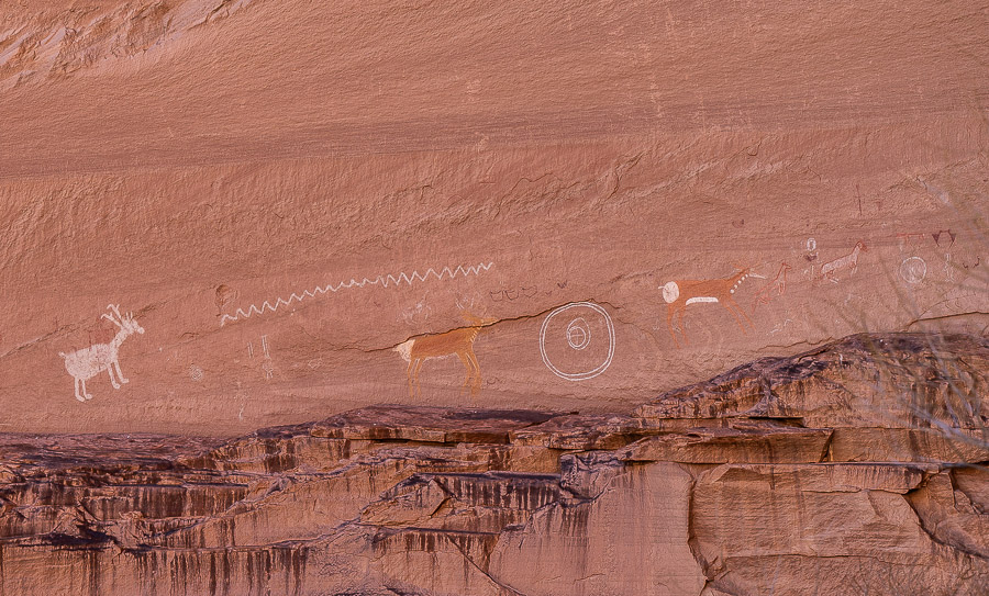 Pictographis in Canyon de Chelly